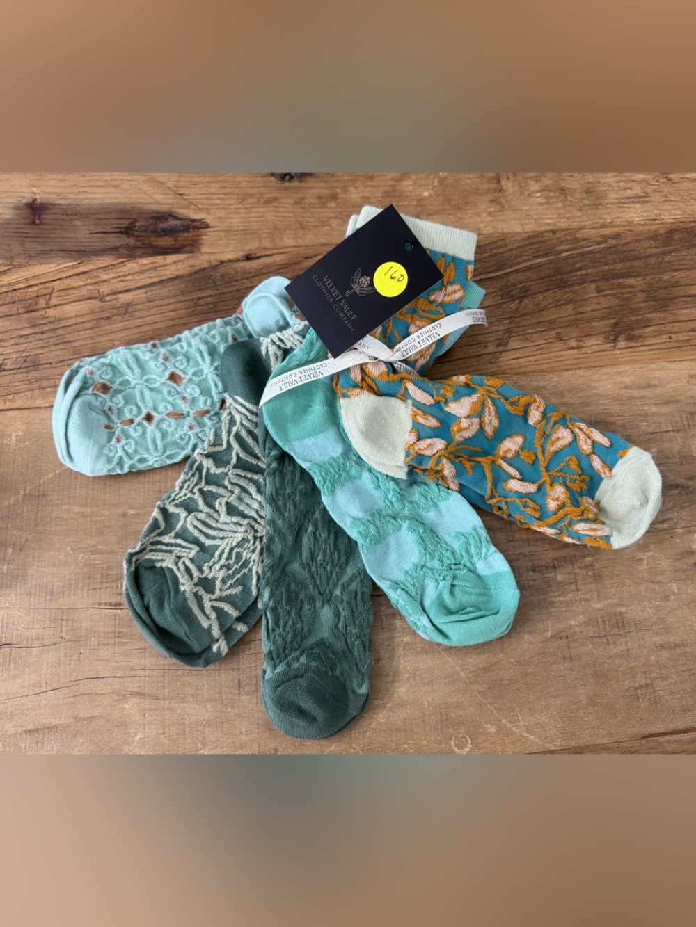 NWT Velvet Vault 5 pack Textured Socks 🧦 ❤️